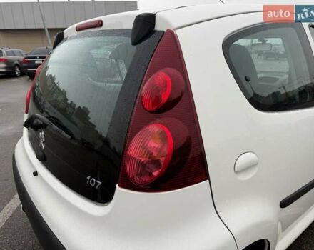 Білий Пежо 107, об'ємом двигуна 1 л та пробігом 65 тис. км за 6500 $, фото 15 на Automoto.ua