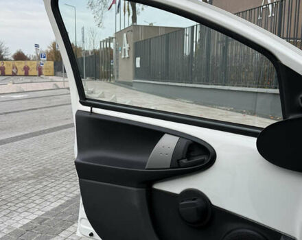 Белый Пежо 107, объемом двигателя 0.99 л и пробегом 220 тыс. км за 4900 $, фото 14 на Automoto.ua