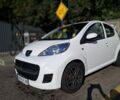 Белый Пежо 107, объемом двигателя 1 л и пробегом 100 тыс. км за 4315 $, фото 1 на Automoto.ua