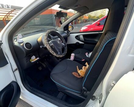 Белый Пежо 107, объемом двигателя 1 л и пробегом 118 тыс. км за 5900 $, фото 6 на Automoto.ua