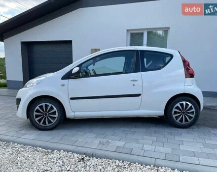 Белый Пежо 107, объемом двигателя 1 л и пробегом 214 тыс. км за 4200 $, фото 5 на Automoto.ua