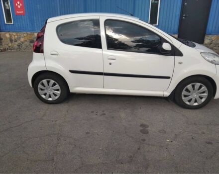 Белый Пежо 107, объемом двигателя 1 л и пробегом 111 тыс. км за 6117 $, фото 1 на Automoto.ua