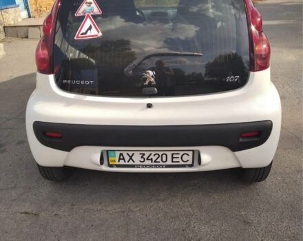 Белый Пежо 107, объемом двигателя 1 л и пробегом 111 тыс. км за 6117 $, фото 3 на Automoto.ua