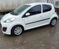Білий Пежо 107, об'ємом двигуна 1 л та пробігом 106 тис. км за 5000 $, фото 1 на Automoto.ua