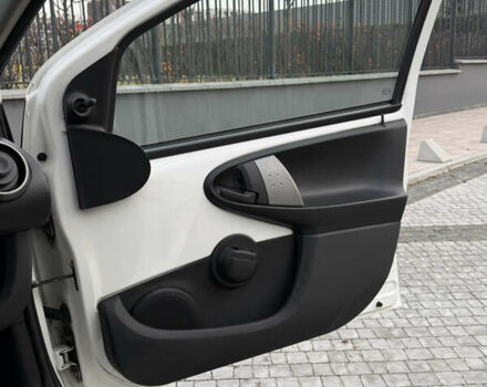 Белый Пежо 107, объемом двигателя 0.99 л и пробегом 220 тыс. км за 4900 $, фото 12 на Automoto.ua