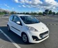 Белый Пежо 107, объемом двигателя 1 л и пробегом 190 тыс. км за 4400 $, фото 1 на Automoto.ua