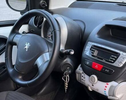 Білий Пежо 107, об'ємом двигуна 1 л та пробігом 155 тис. км за 5000 $, фото 14 на Automoto.ua