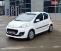 Белый Пежо 107, объемом двигателя 1 л и пробегом 114 тыс. км за 6640 $, фото 1 на Automoto.ua