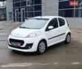 Белый Пежо 107, объемом двигателя 1 л и пробегом 114 тыс. км за 6340 $, фото 1 на Automoto.ua