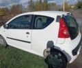 Белый Пежо 107, объемом двигателя 0.9 л и пробегом 380 тыс. км за 3150 $, фото 8 на Automoto.ua