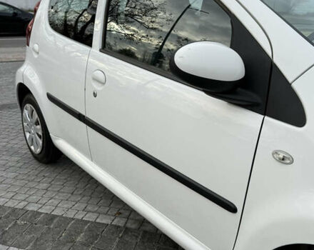 Белый Пежо 107, объемом двигателя 0.99 л и пробегом 220 тыс. км за 4900 $, фото 25 на Automoto.ua