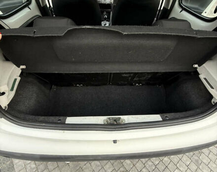 Белый Пежо 107, объемом двигателя 0.99 л и пробегом 220 тыс. км за 4900 $, фото 6 на Automoto.ua