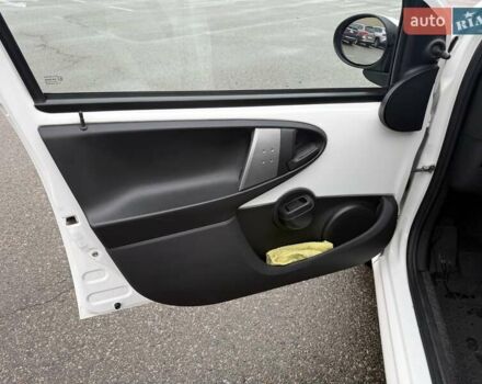 Білий Пежо 107, об'ємом двигуна 1 л та пробігом 65 тис. км за 6500 $, фото 34 на Automoto.ua