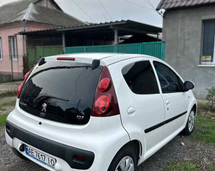 Белый Пежо 107, объемом двигателя 1 л и пробегом 77 тыс. км за 6300 $, фото 5 на Automoto.ua