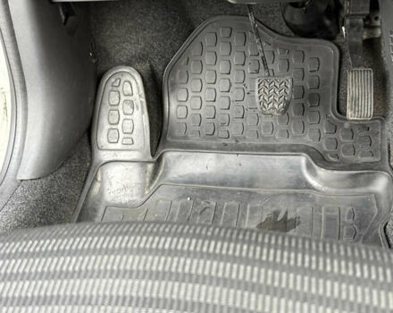 Белый Пежо 107, объемом двигателя 0.99 л и пробегом 220 тыс. км за 4900 $, фото 11 на Automoto.ua