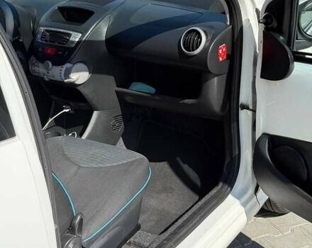 Білий Пежо 107, об'ємом двигуна 1 л та пробігом 155 тис. км за 5000 $, фото 12 на Automoto.ua
