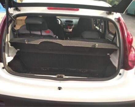 Белый Пежо 107, объемом двигателя 1 л и пробегом 111 тыс. км за 6117 $, фото 6 на Automoto.ua