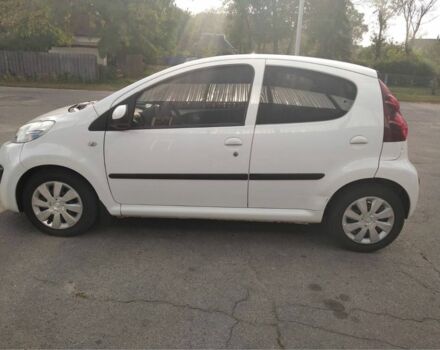 Белый Пежо 107, объемом двигателя 1 л и пробегом 111 тыс. км за 6117 $, фото 2 на Automoto.ua