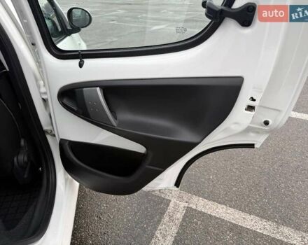Білий Пежо 107, об'ємом двигуна 1 л та пробігом 65 тис. км за 6500 $, фото 21 на Automoto.ua