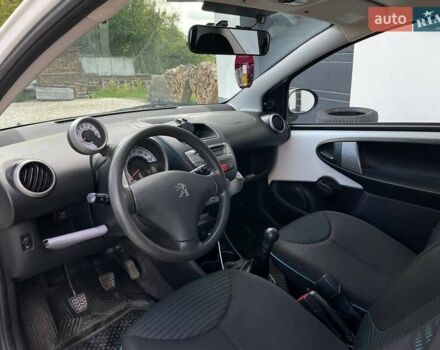 Белый Пежо 107, объемом двигателя 1 л и пробегом 214 тыс. км за 4200 $, фото 16 на Automoto.ua