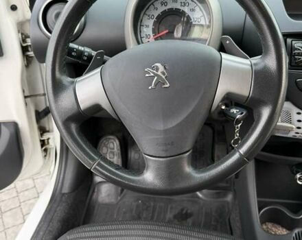 Белый Пежо 107, объемом двигателя 0.99 л и пробегом 220 тыс. км за 4900 $, фото 1 на Automoto.ua