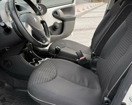 Белый Пежо 107, объемом двигателя 0.99 л и пробегом 220 тыс. км за 4900 $, фото 16 на Automoto.ua