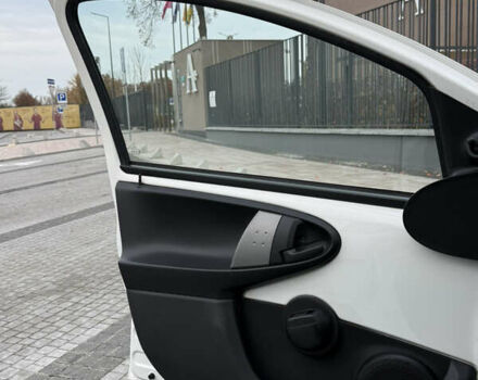 Белый Пежо 107, объемом двигателя 0.99 л и пробегом 220 тыс. км за 4900 $, фото 13 на Automoto.ua