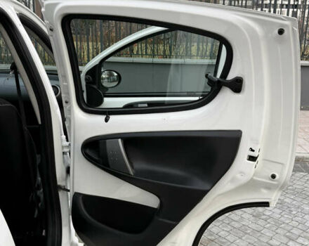 Белый Пежо 107, объемом двигателя 0.99 л и пробегом 220 тыс. км за 4900 $, фото 21 на Automoto.ua