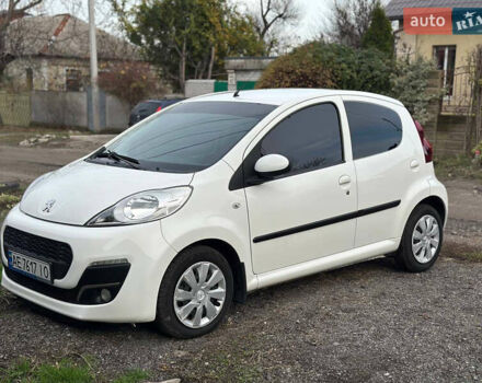 Белый Пежо 107, объемом двигателя 1 л и пробегом 77 тыс. км за 6300 $, фото 2 на Automoto.ua