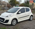Белый Пежо 107, объемом двигателя 1 л и пробегом 77 тыс. км за 6300 $, фото 2 на Automoto.ua