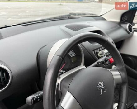 Білий Пежо 107, об'ємом двигуна 1 л та пробігом 65 тис. км за 6500 $, фото 46 на Automoto.ua