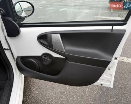 Білий Пежо 107, об'ємом двигуна 1 л та пробігом 65 тис. км за 6500 $, фото 29 на Automoto.ua