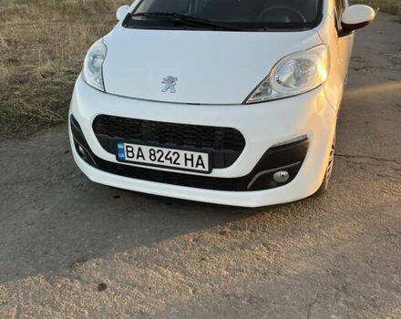 Белый Пежо 107, объемом двигателя 1 л и пробегом 96 тыс. км за 6000 $, фото 1 на Automoto.ua