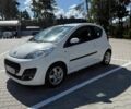 Білий Пежо 107, об'ємом двигуна 1 л та пробігом 155 тис. км за 5000 $, фото 1 на Automoto.ua