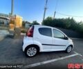 Белый Пежо 107, объемом двигателя 1 л и пробегом 118 тыс. км за 5900 $, фото 2 на Automoto.ua
