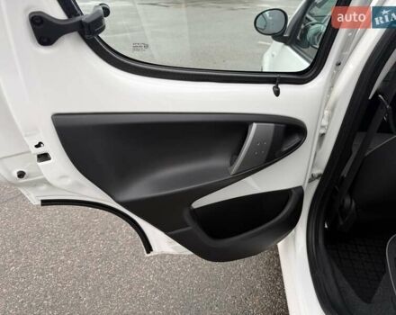 Білий Пежо 107, об'ємом двигуна 1 л та пробігом 65 тис. км за 6500 $, фото 19 на Automoto.ua