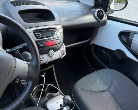 Білий Пежо 107, об'ємом двигуна 1 л та пробігом 155 тис. км за 5000 $, фото 9 на Automoto.ua