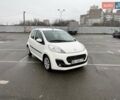 Білий Пежо 107, об'ємом двигуна 1 л та пробігом 65 тис. км за 6500 $, фото 1 на Automoto.ua