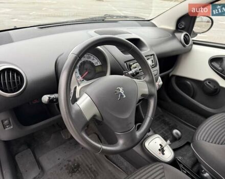 Білий Пежо 107, об'ємом двигуна 1 л та пробігом 65 тис. км за 6500 $, фото 45 на Automoto.ua