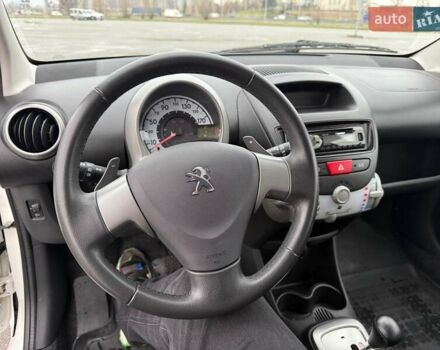 Білий Пежо 107, об'ємом двигуна 1 л та пробігом 65 тис. км за 6500 $, фото 51 на Automoto.ua