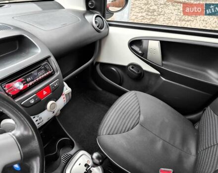 Білий Пежо 107, об'ємом двигуна 1 л та пробігом 117 тис. км за 4990 $, фото 35 на Automoto.ua