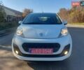 Білий Пежо 107, об'ємом двигуна 1 л та пробігом 225 тис. км за 4450 $, фото 1 на Automoto.ua