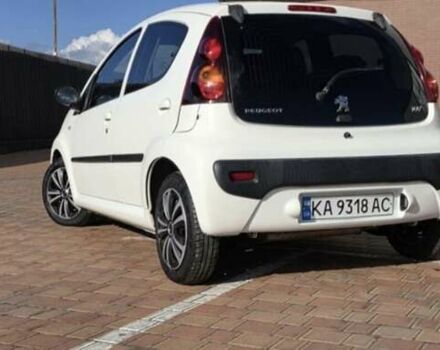 Белый Пежо 107, объемом двигателя 1 л и пробегом 145 тыс. км за 6900 $, фото 5 на Automoto.ua