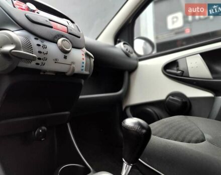 Білий Пежо 107, об'ємом двигуна 1 л та пробігом 117 тис. км за 4990 $, фото 37 на Automoto.ua