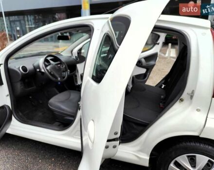 Білий Пежо 107, об'ємом двигуна 1 л та пробігом 117 тис. км за 4990 $, фото 5 на Automoto.ua
