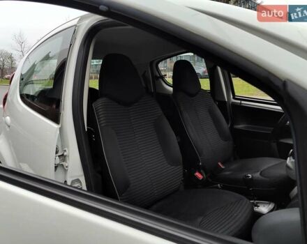 Білий Пежо 107, об'ємом двигуна 1 л та пробігом 117 тис. км за 4990 $, фото 27 на Automoto.ua