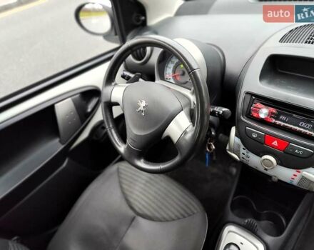 Білий Пежо 107, об'ємом двигуна 1 л та пробігом 117 тис. км за 4990 $, фото 48 на Automoto.ua