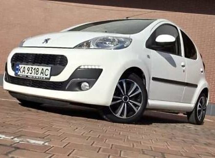 Белый Пежо 107, объемом двигателя 1 л и пробегом 145 тыс. км за 6900 $, фото 11 на Automoto.ua