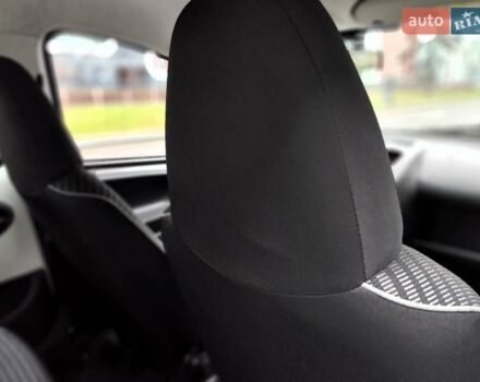 Білий Пежо 107, об'ємом двигуна 1 л та пробігом 117 тис. км за 4990 $, фото 54 на Automoto.ua