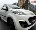 Білий Пежо 107, об'ємом двигуна 1 л та пробігом 117 тис. км за 4990 $, фото 28 на Automoto.ua